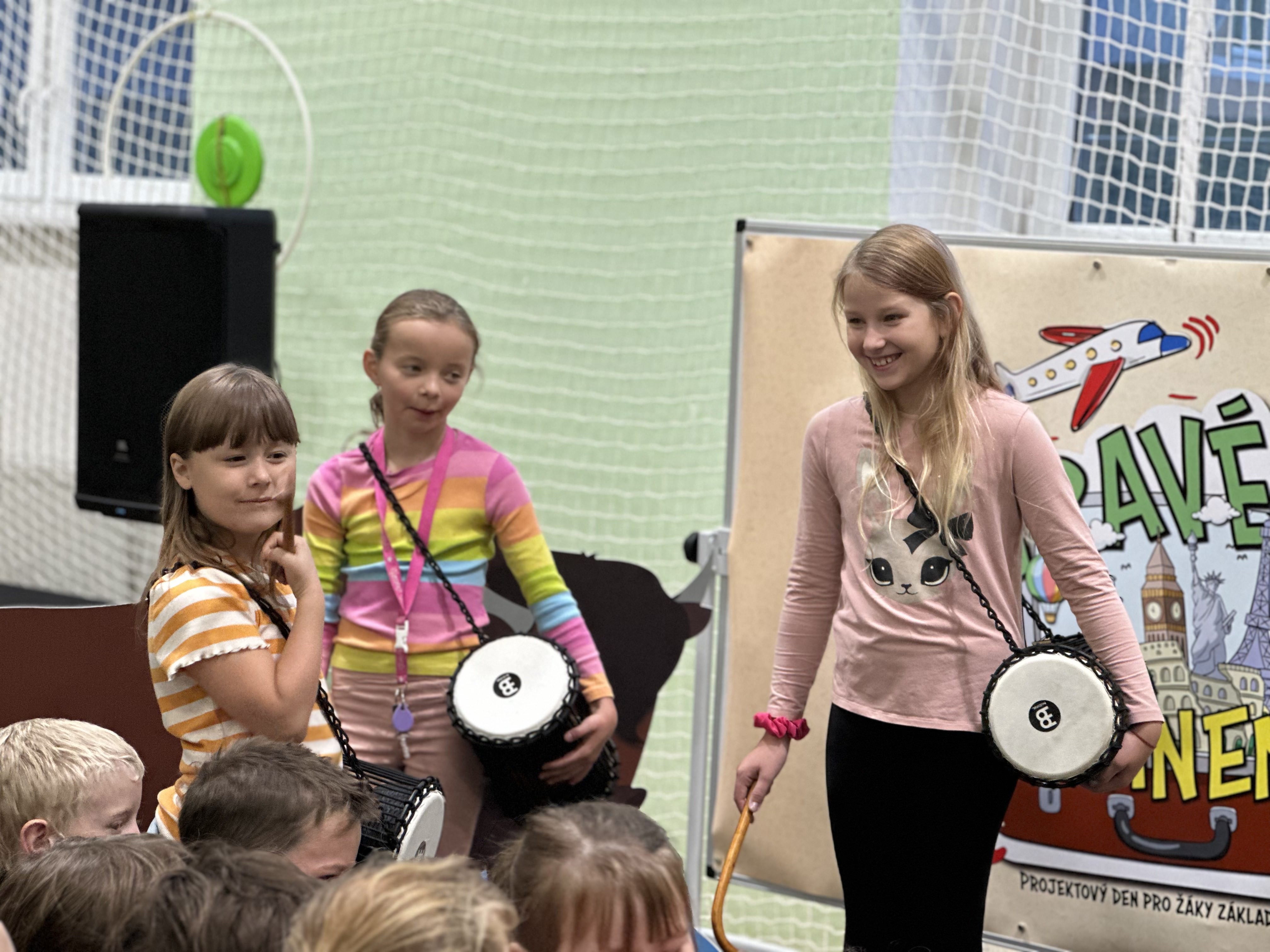 Děti u věže Evropa